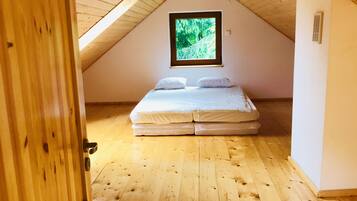 3 bedrooms, bed sheets