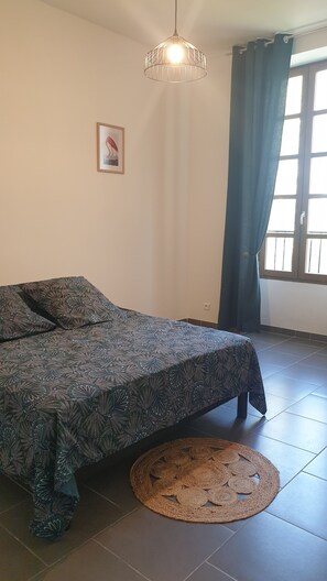 3 عدّة غرف نوم وواي فاي مجانًا وملاءات أسرّة