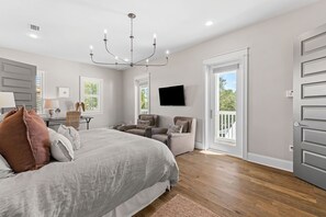 5 bedrooms, iron/ironing board, internet, bed sheets