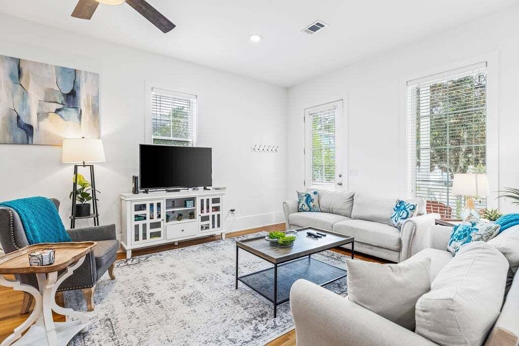 "Cassine Cottage" - Sleeps 8 - Quaint Community Close to the Beach