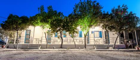 Façade de l’hébergement - soirée/nuit