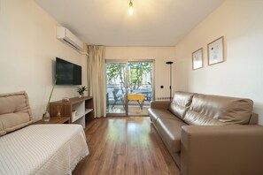 TV - Apartment 'Apartamentos Salou - 112' with Shared Pool, Wi-Fi and Air Conditioning (Salou)