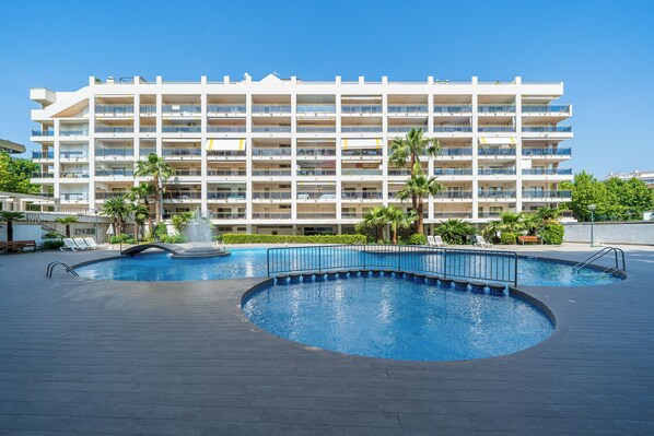 Pool - Apartment 'Apartamentos Salou - 112' with Shared Pool, Wi-Fi and Air Conditioning (Salou)