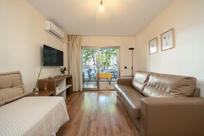 TV - Apartment 'Apartamentos Salou - 112' with Shared Pool, Wi-Fi and Air Conditioning (Salou)