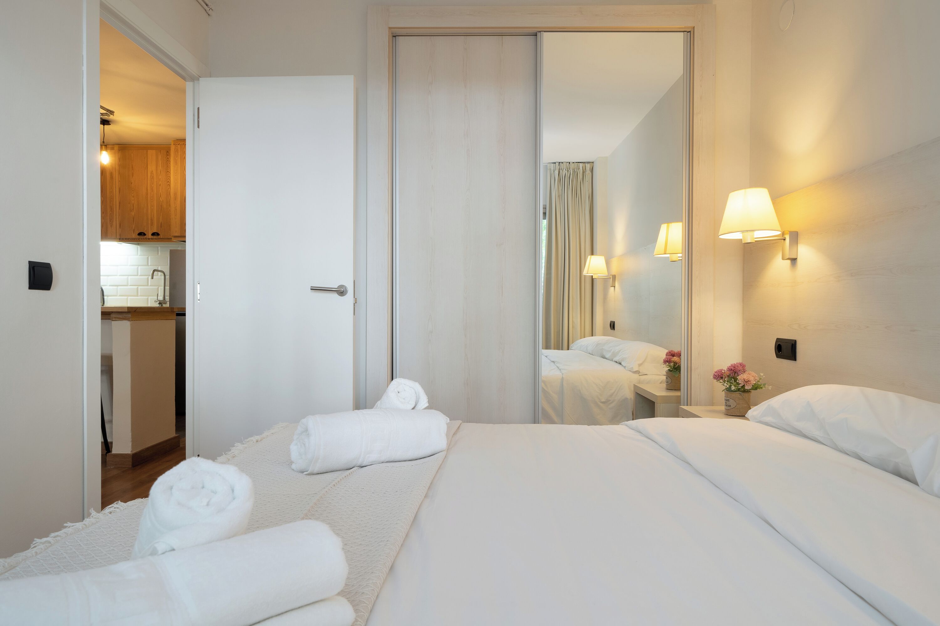 1 habitación, tabla de planchar con plancha, wifi gratis y ropa de cama 