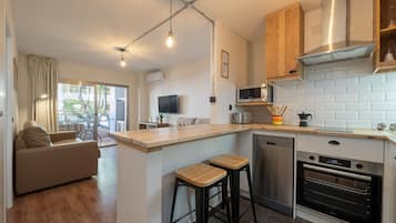 Refrigerador, microondas, horno, placa de cocina