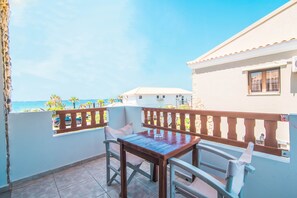 Outdoor dining - Studio 'Mirage Arillas Studio Type A6' with Sea View, Pool & Wi-Fi (corfu)