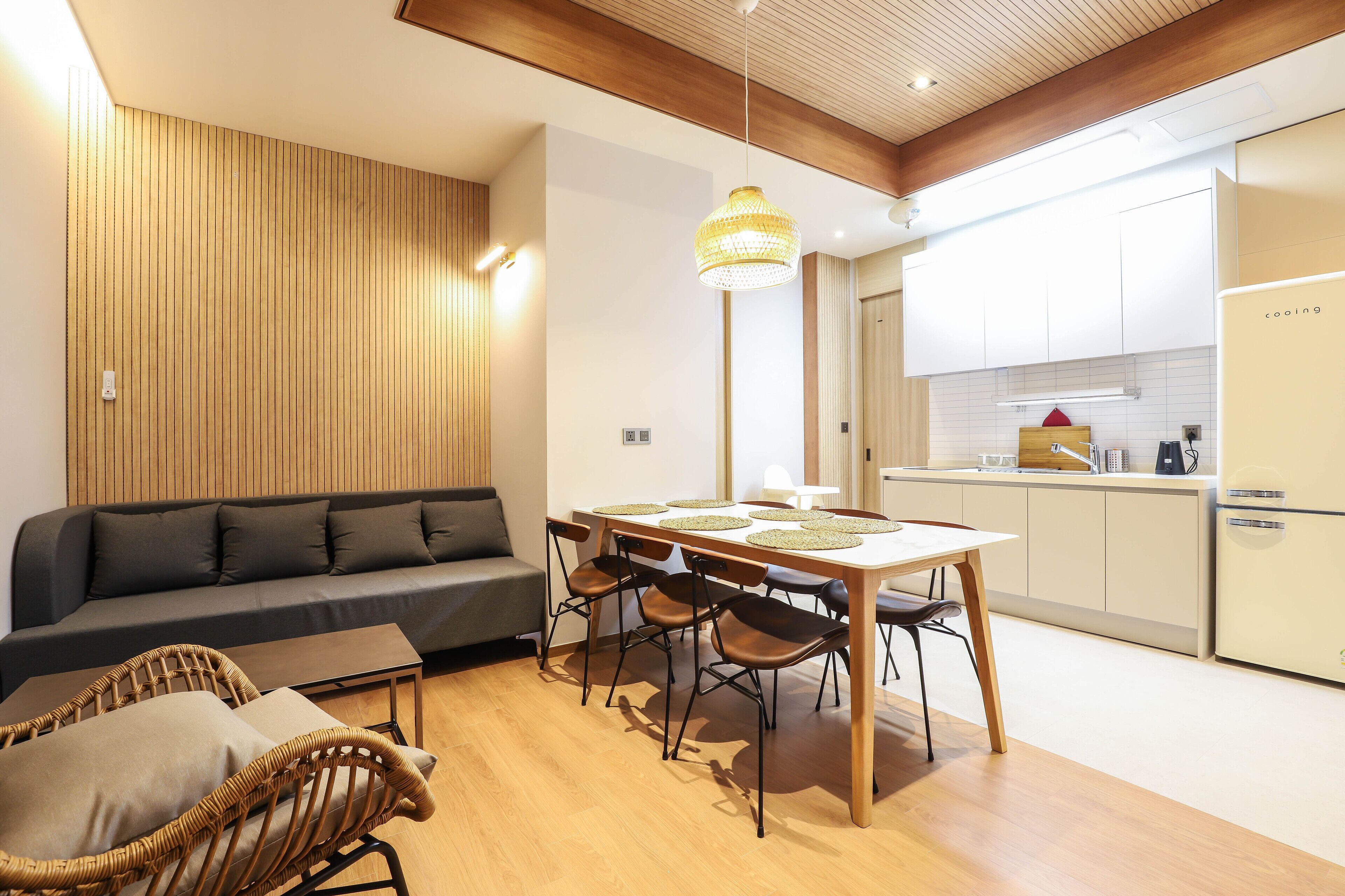 65-inch Smart TV with cable channels, TV, Netflix