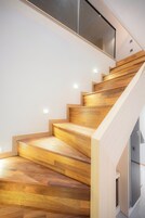 시그니처 듀플렉스 | 고급 침구, 메모리폼 침대, 무료 WiFi, 침대 시트