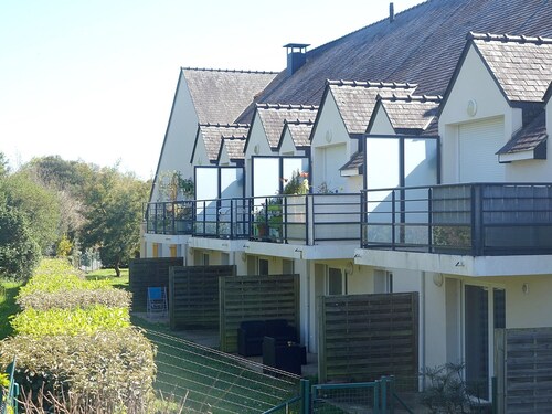 Stylish 2-Room Apartment with Balcony, Parking & Wi-Fi near Sarzeau Centre