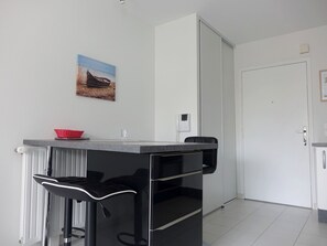 Interior - Stylish 2-Room Apartment with Balcony, Parking & Wi-Fi near Sarzeau Centre (Sarzeau)