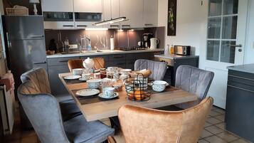 Réfrigérateur, four, plaque de cuisson, lave-vaisselle