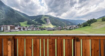 Appartement de vacances "Ciasa La Palsa 4" avec vue montagne, balcon et Wi-Fi