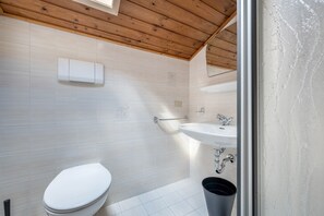 Shower, towels