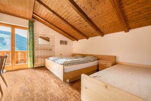 3 bedrooms, free WiFi, bed sheets