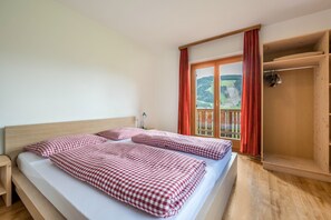 3 bedrooms, free WiFi, bed sheets
