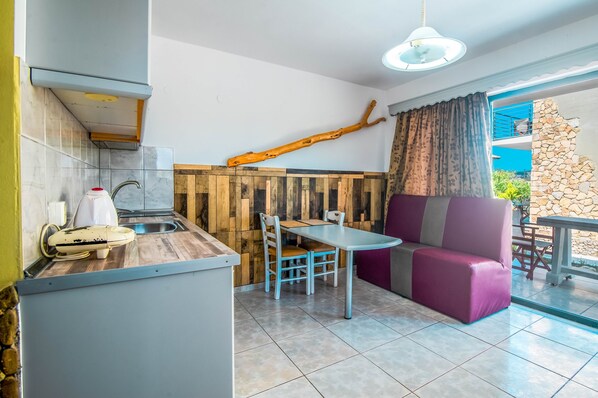 Fridge, microwave, stovetop, electric kettle