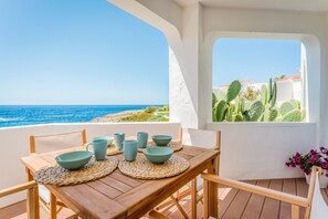 Outdoor dining - Apartment 'Binibeca Sunset' with Sea View, Wi-Fi and Air Conditioning (SANT LUIS)