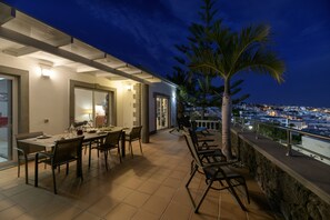 Outdoor dining - Vacation Rental 'Villa Loretta' with Sea View, Heated Pool & Wi-Fi (Puerto del Carmen)