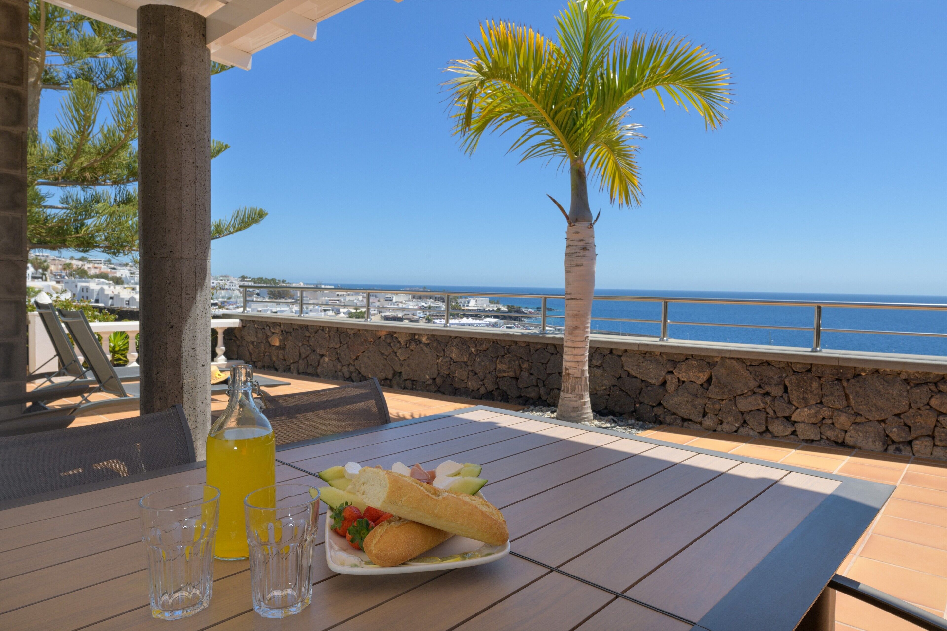 屋外ダイニングエリア