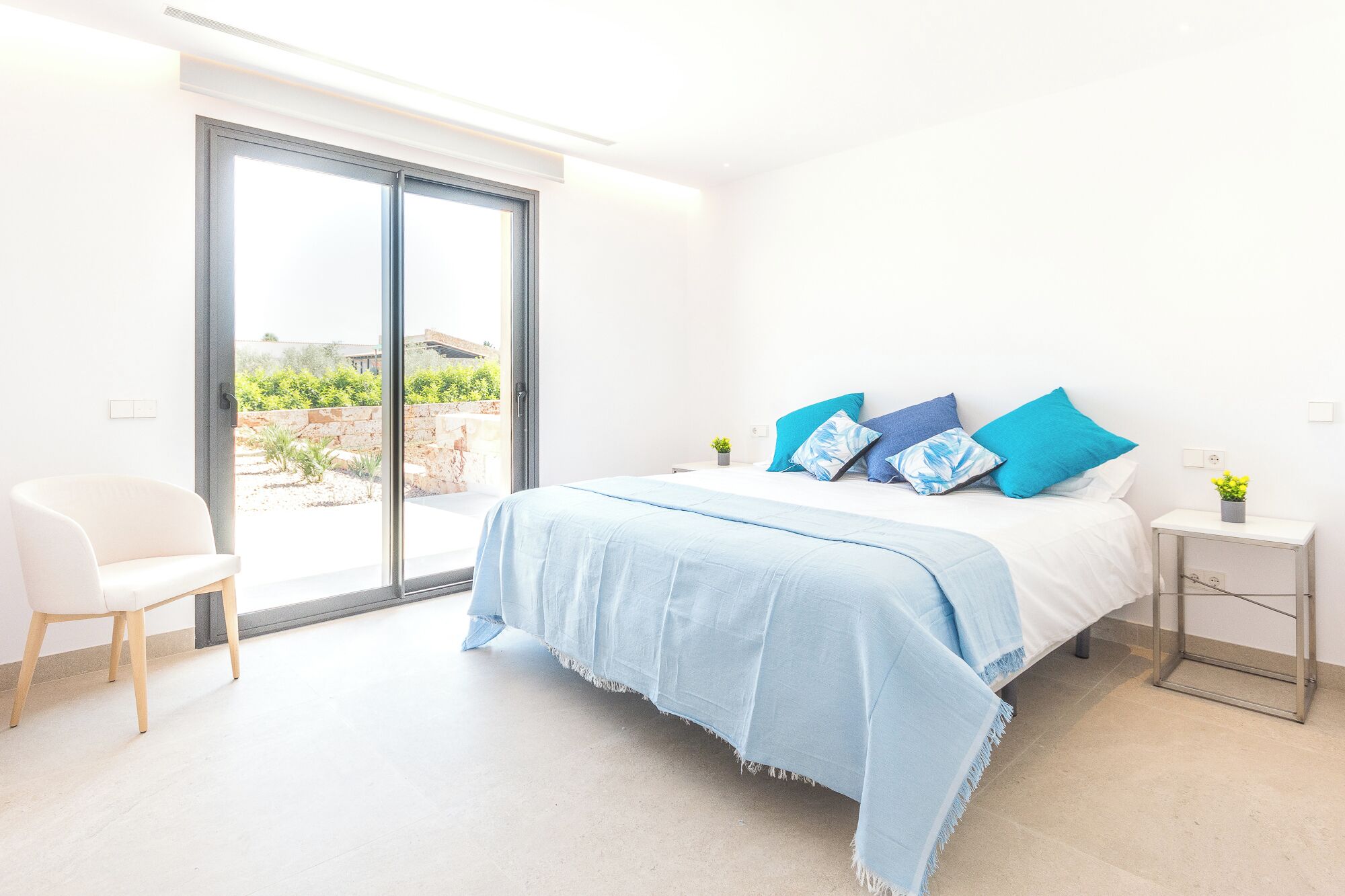 3 slaapkamers, een strijkplank/strijkijzer, gratis wifi, beddengoed