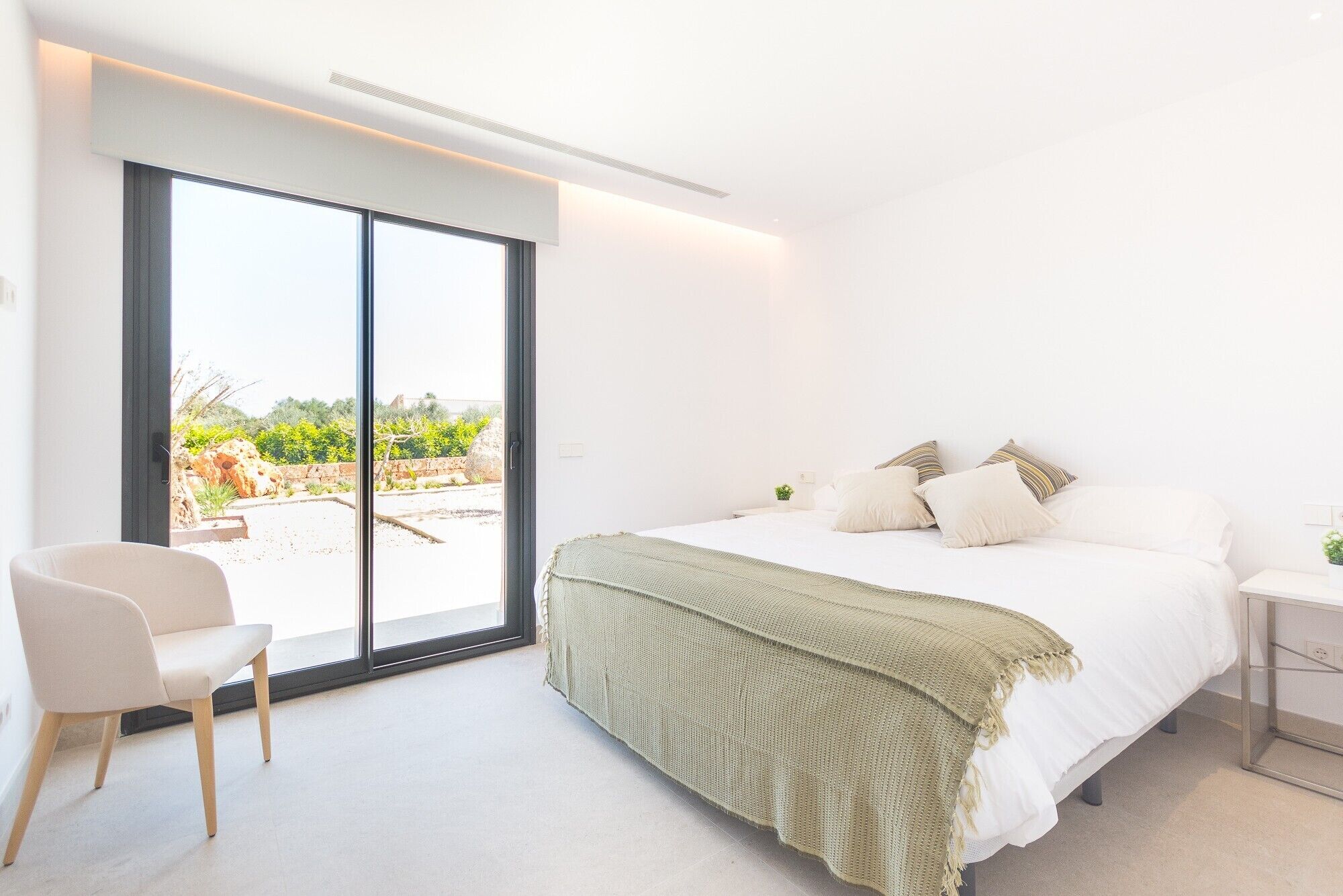 3 slaapkamers, een strijkplank/strijkijzer, gratis wifi, beddengoed