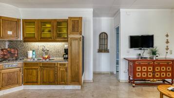Fridge, microwave, stovetop, coffee/tea maker