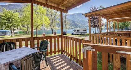 Camping 'Al Lago Zefiro' avec vue sur lac, terrasse et Wi-Fi