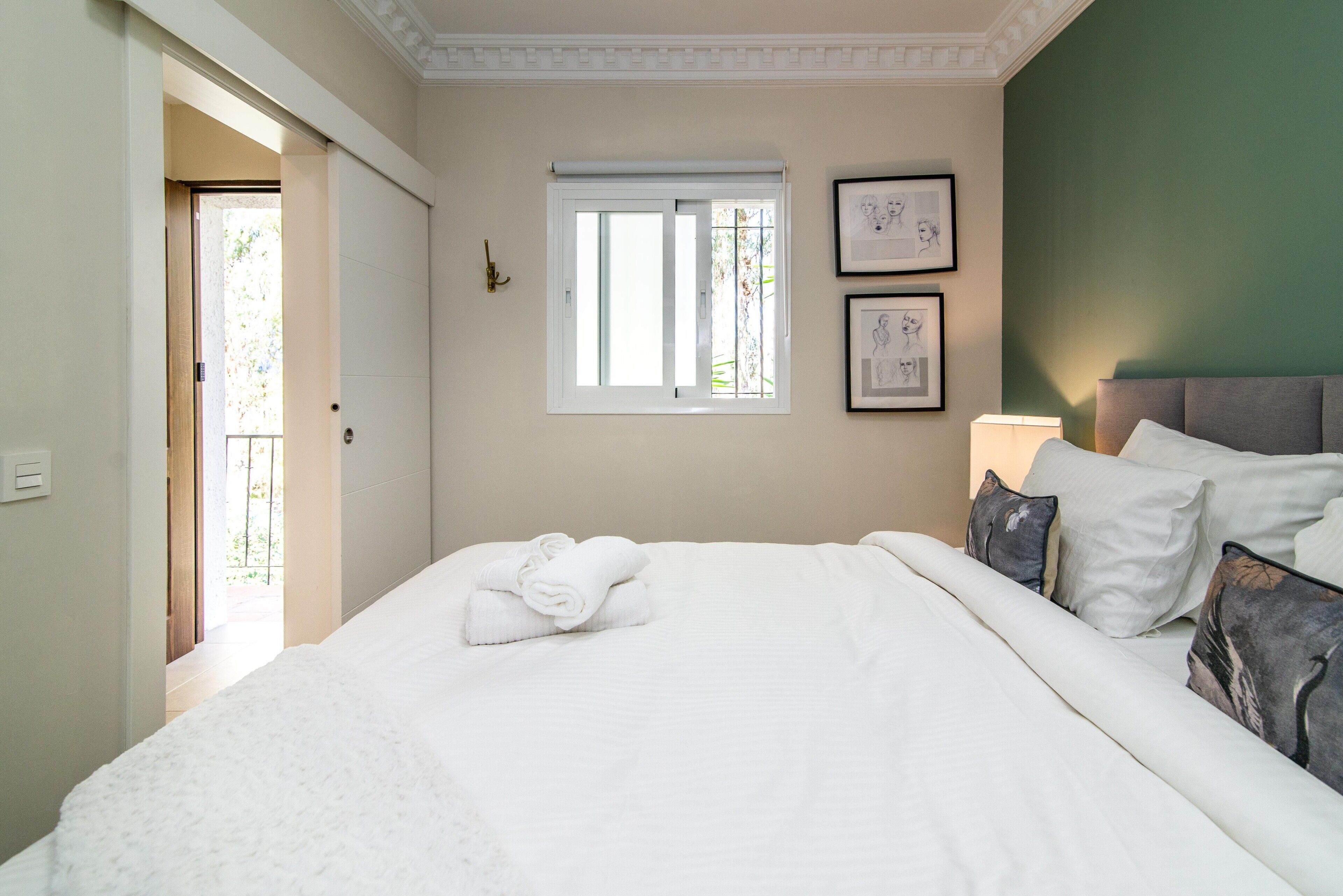 2 slaapkamers, een strijkplank/strijkijzer, gratis wifi, beddengoed