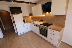 Fridge, stovetop, dishwasher, coffee/tea maker