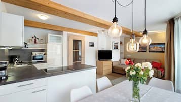 Fridge, stovetop, coffee/tea maker, electric kettle