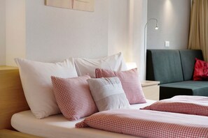 1 habitación, tabla de planchar con plancha, wifi gratis y ropa de cama