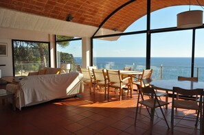 Dining - Villa 'Sol Solet' spectacular seafront with private pool (Lloret de mar)