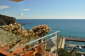 Property grounds - Villa 'Sol Solet' spectacular seafront with private pool (Lloret de mar)