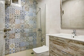 Shower, hair dryer, towels - Holiday Home 'Dream Beach Patalavaca' with Sea View & Wi-Fi (Patalavaca-Mogán)