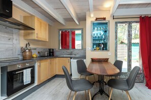 Fridge, microwave, oven, stovetop - Villa Near Ocean and Golf with Garden and Pool (MOLIETS ET MAA)