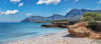 Holiday Home 'Casa Bahia Colonia' with Sea View, Garden & Wi-Fi