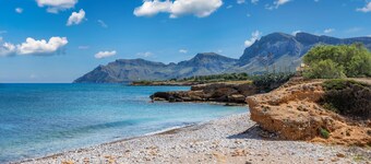 Holiday Home 'Casa Bahia Colonia' with Sea View, Garden & Wi-Fi