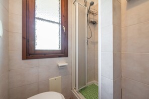 Shower, towels