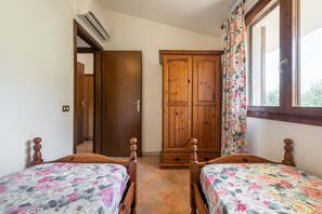 5 quartos, ferros/tábuas de passar roupa, Wi-Fi, roupa de cama