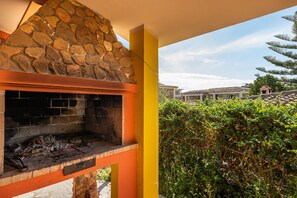 Property grounds - Holiday Home "Nicoletta" with Garden, Air Conditioning & Barbecue (Villasimius)