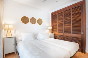 6 bedrooms, iron/ironing board, free WiFi, bed sheets