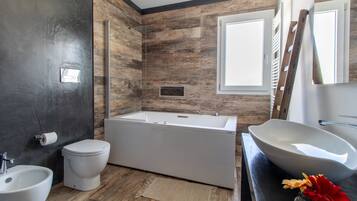Bathtub, free toiletries, hair dryer, bathrobes
