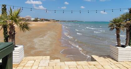 Apartment near the sea with open terrace and balcony
