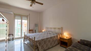 2 Schlafzimmer, Bügeleisen/Bügelbrett, Bettwäsche