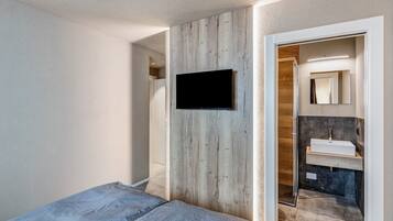 2 bedrooms, free WiFi, bed sheets, wheelchair access