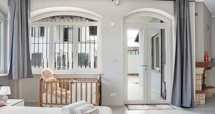 Holiday Apartment "La Casa del Pue" with Garden, Balcony, A/C & Wi-Fi