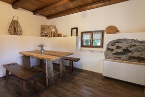 Dining - Vacation Home 'Ca' de l'Elmo' with Mountain View & Garden (Castello dell'Acqua)