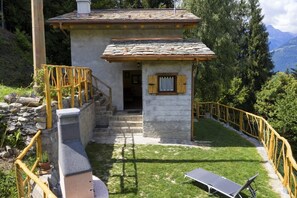 Exterior - Vacation Home 'Ca' de l'Elmo' with Mountain View & Garden (Castello dell'Acqua)