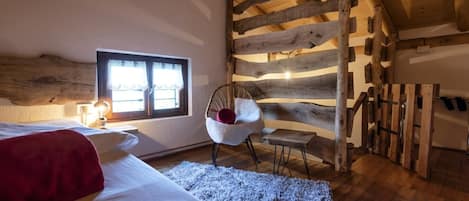 1 bedroom, bed sheets